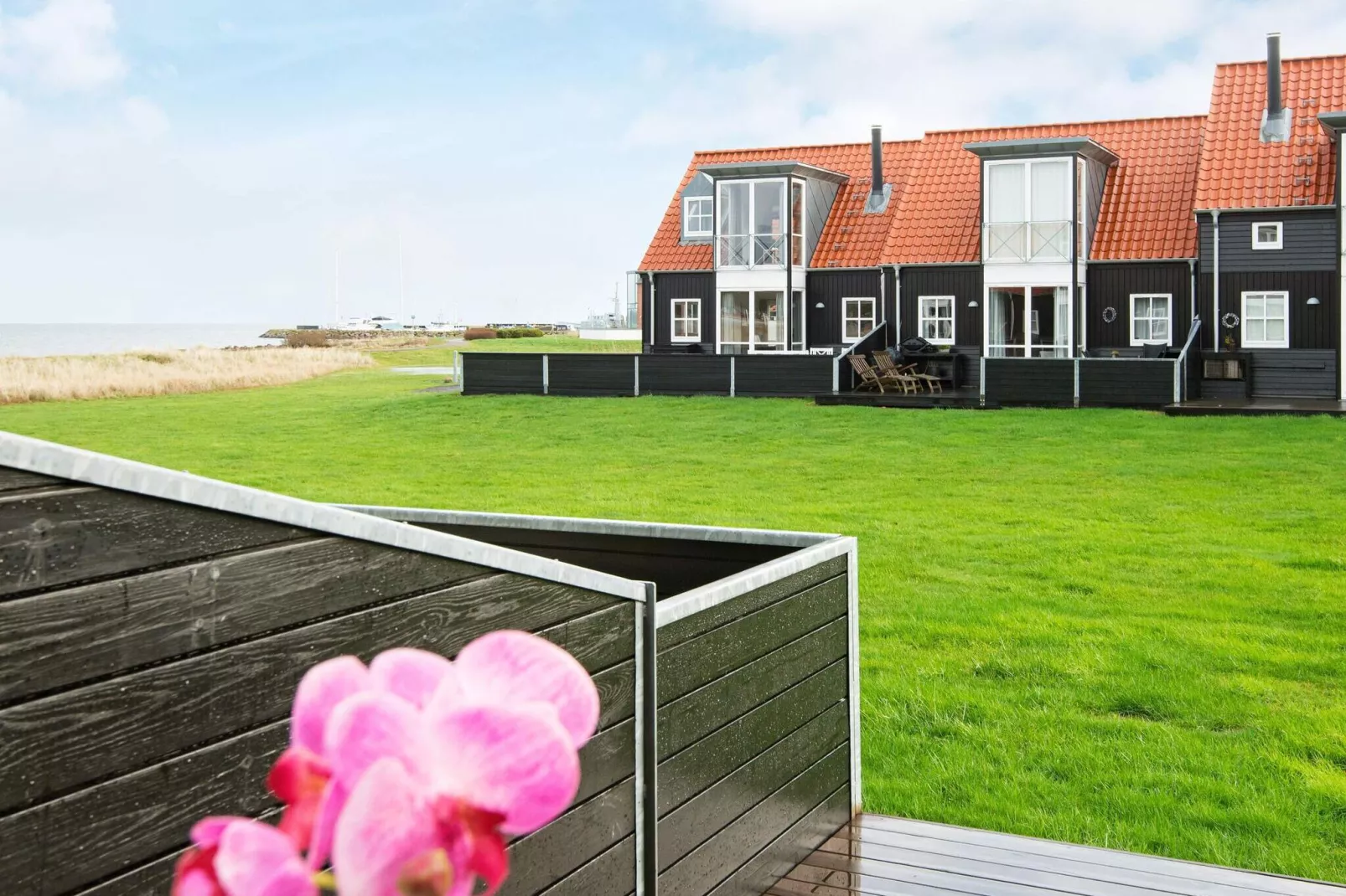 Spa Retreat by the Canal - By Traum Ferienwohnungen-Water view