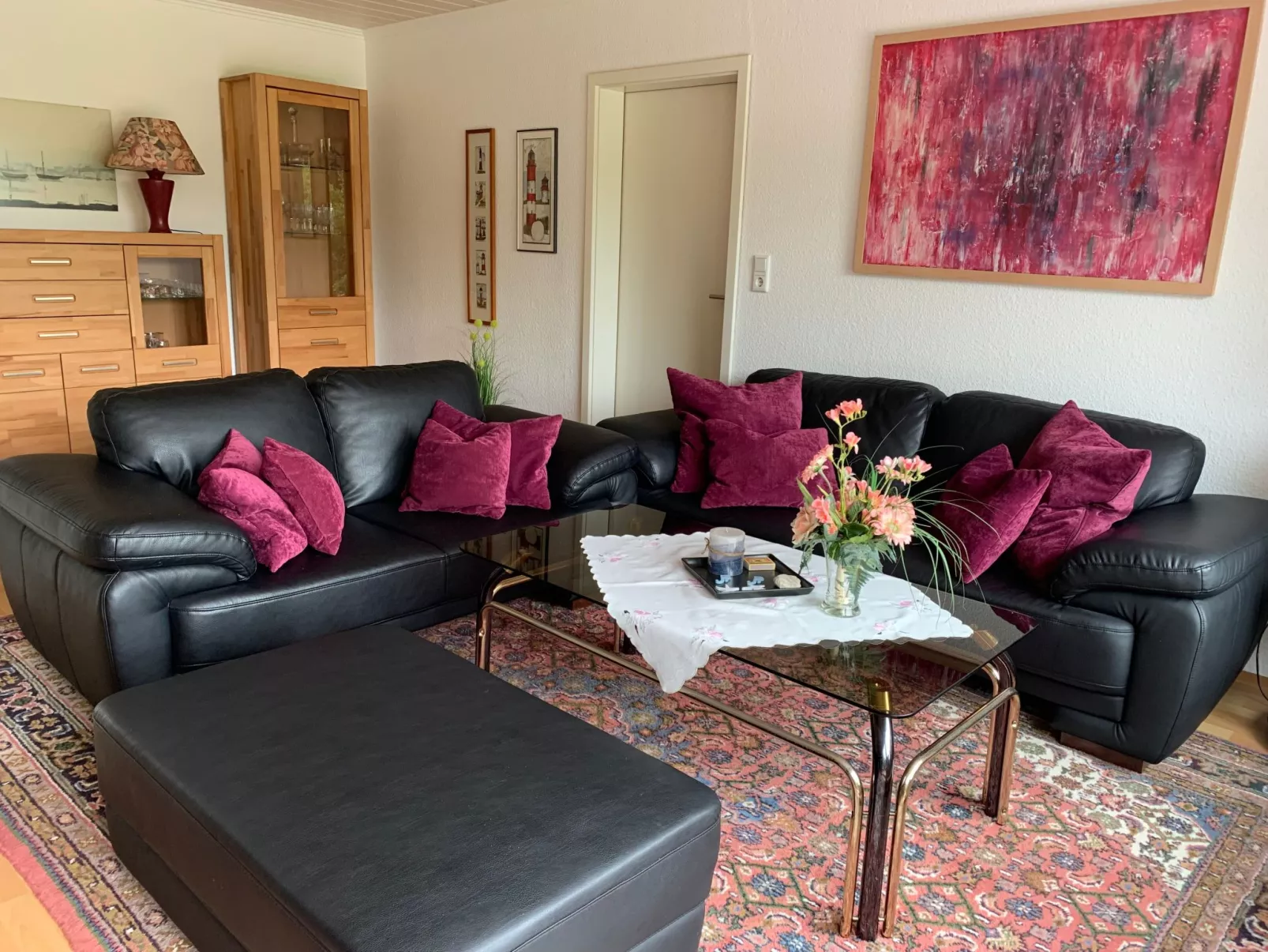 In Hage mit Garten, Terrasse und Grill-Drinnen