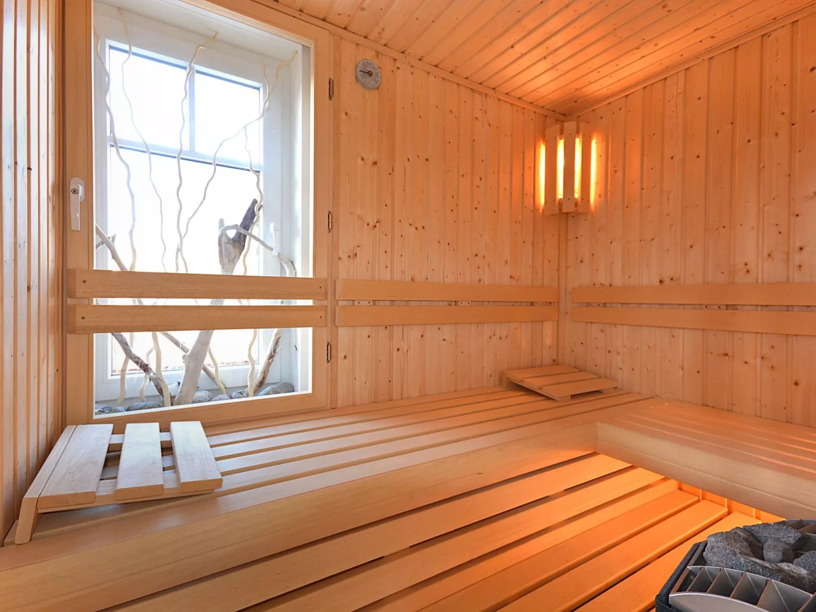 Komfort Ferienhaus mit Sauna und Kamin, auf großem Waldgrundstück, in absoluter-Inside
