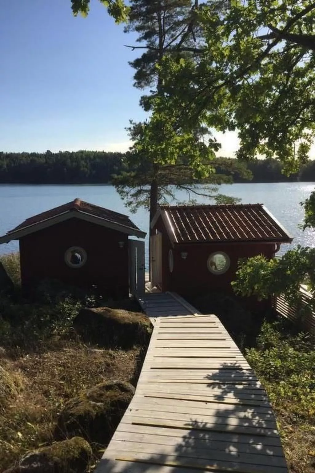 Grosses Sommerhaus direkt am See-Outside