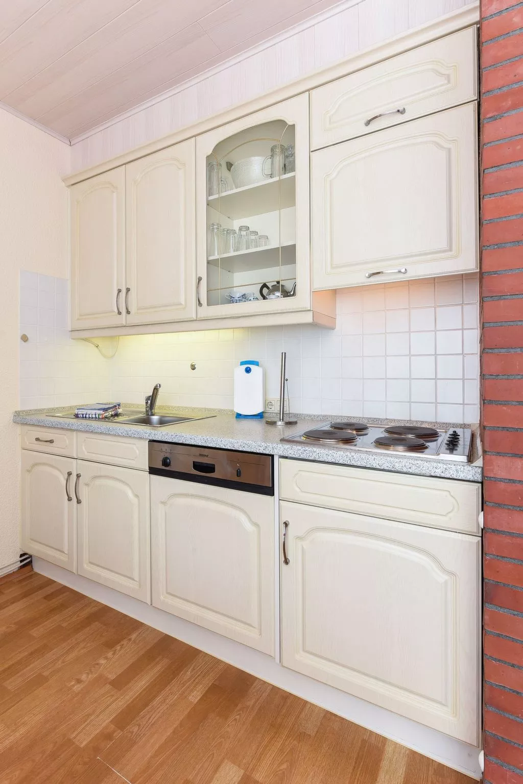 Strandnahes Ferienhaus mit Kinderspielplatz-Dedans