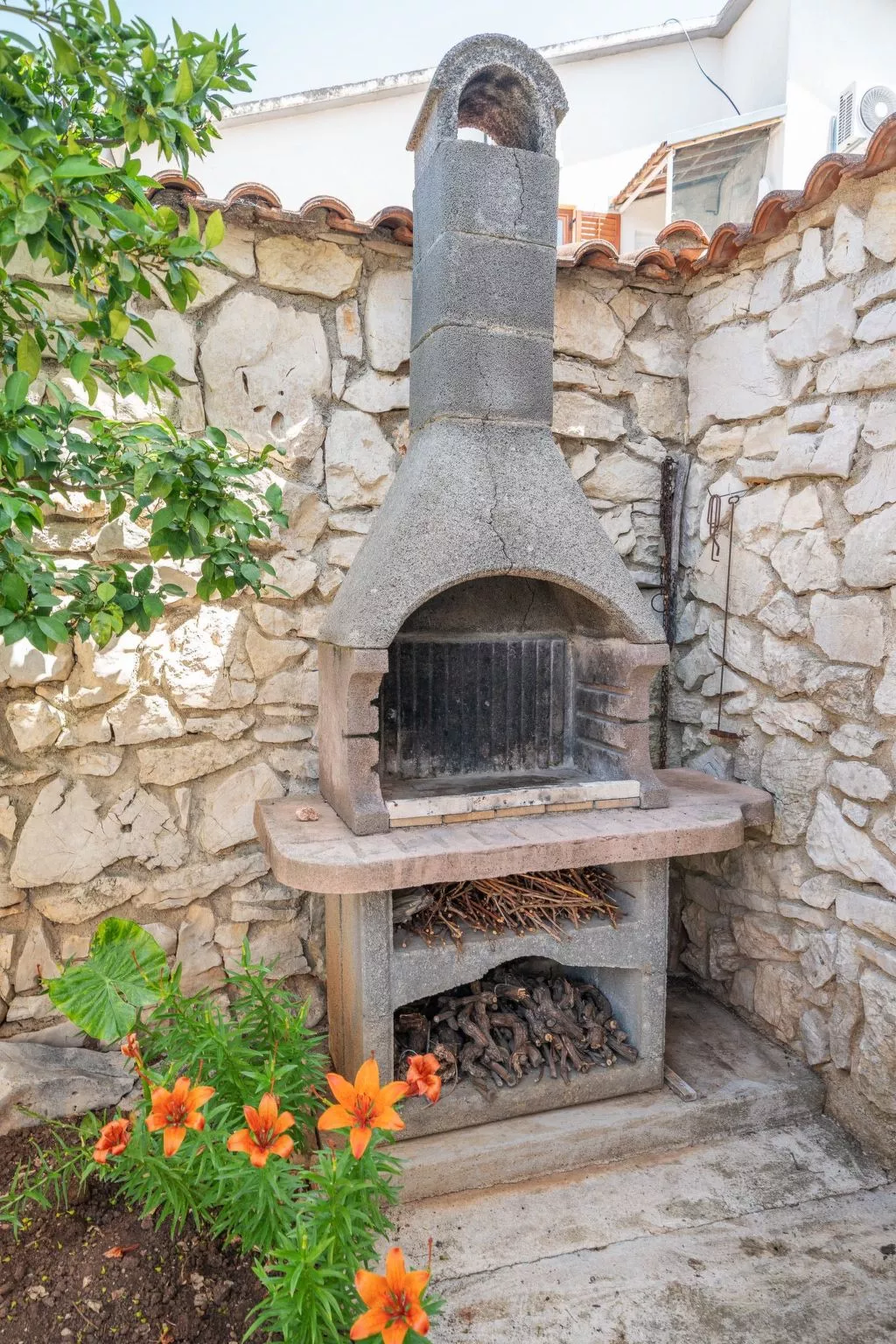 Große Ferienwohnung in Vodice mit Eigenem Balkon-Outside