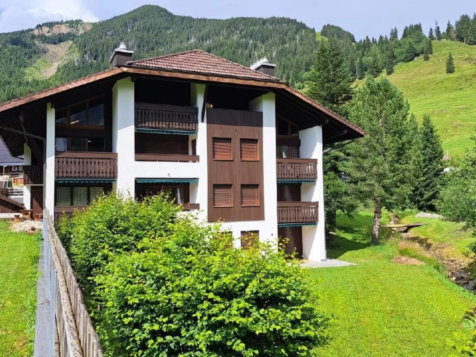 Flüehütte (C7)-Draußen