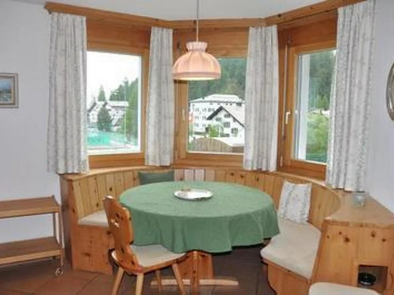 Chesa Sunasain V8-Drinnen