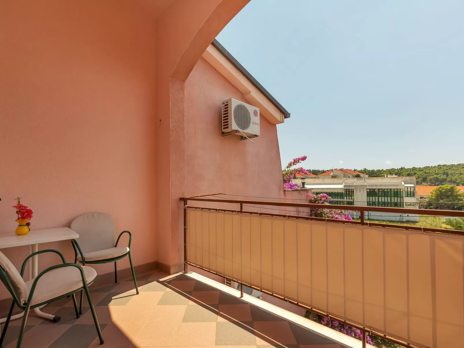 ★4Schlafzimmer★Freies Parken★GroßerBalkon★Apt Bugenvilija-Dehors