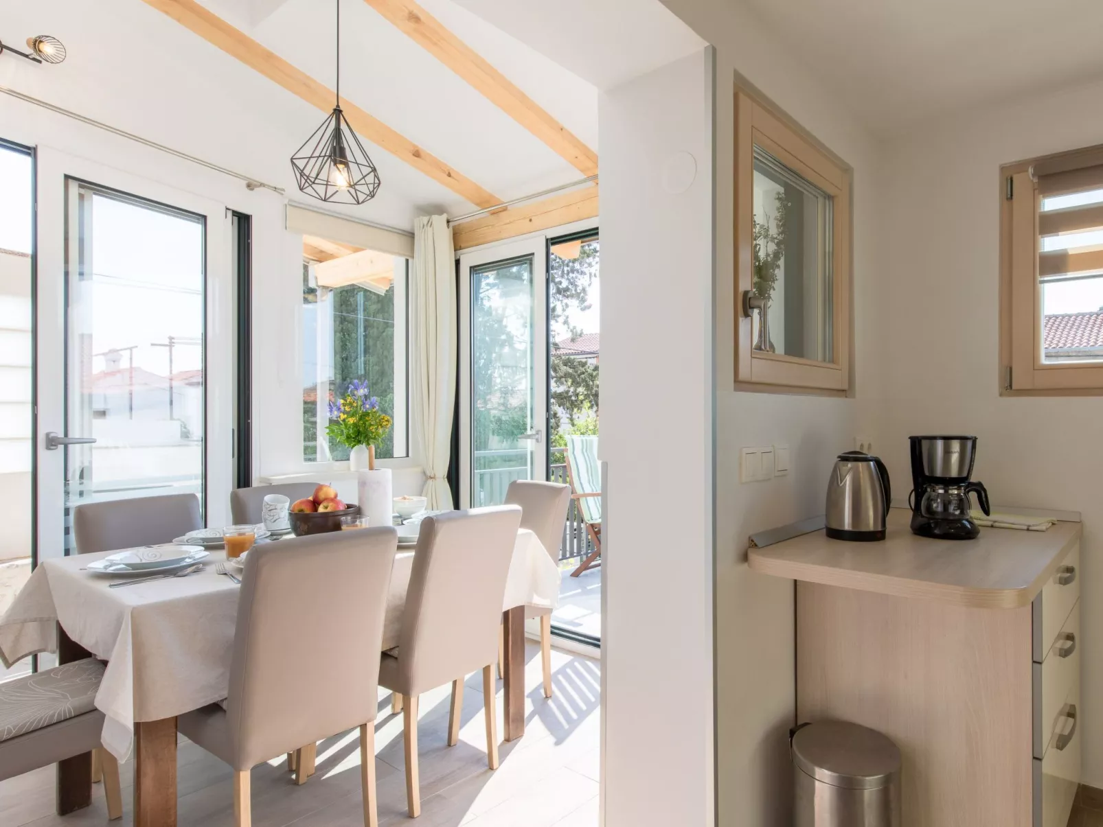 Mit Garten, Grill und Terrasse-Inside