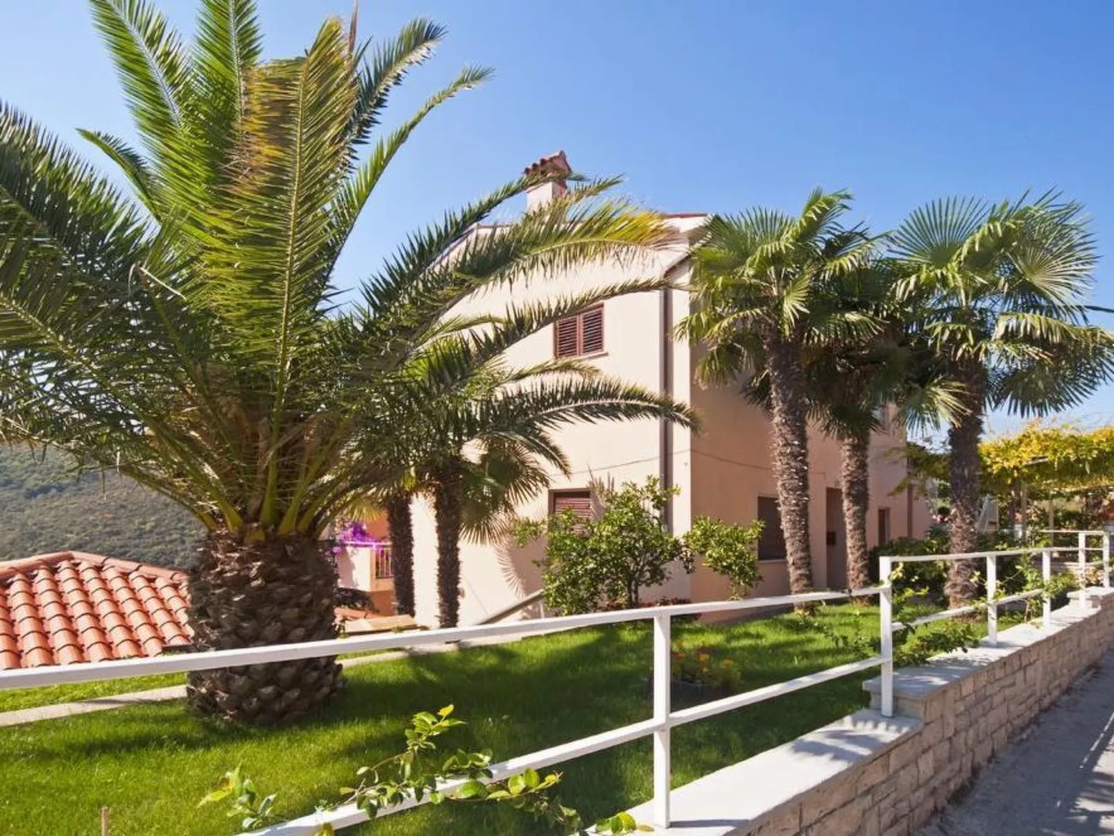 Drei-Zimmer-Wohnung in der Nähe des Meeres-Outside