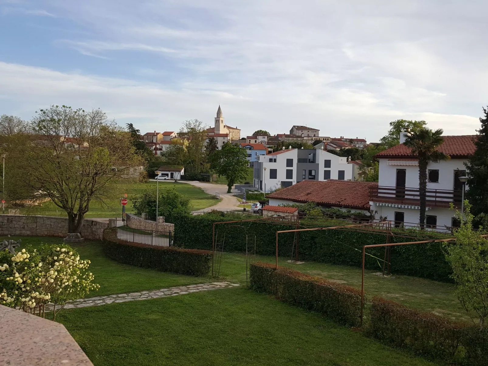 Villa Linet 5.-Draußen