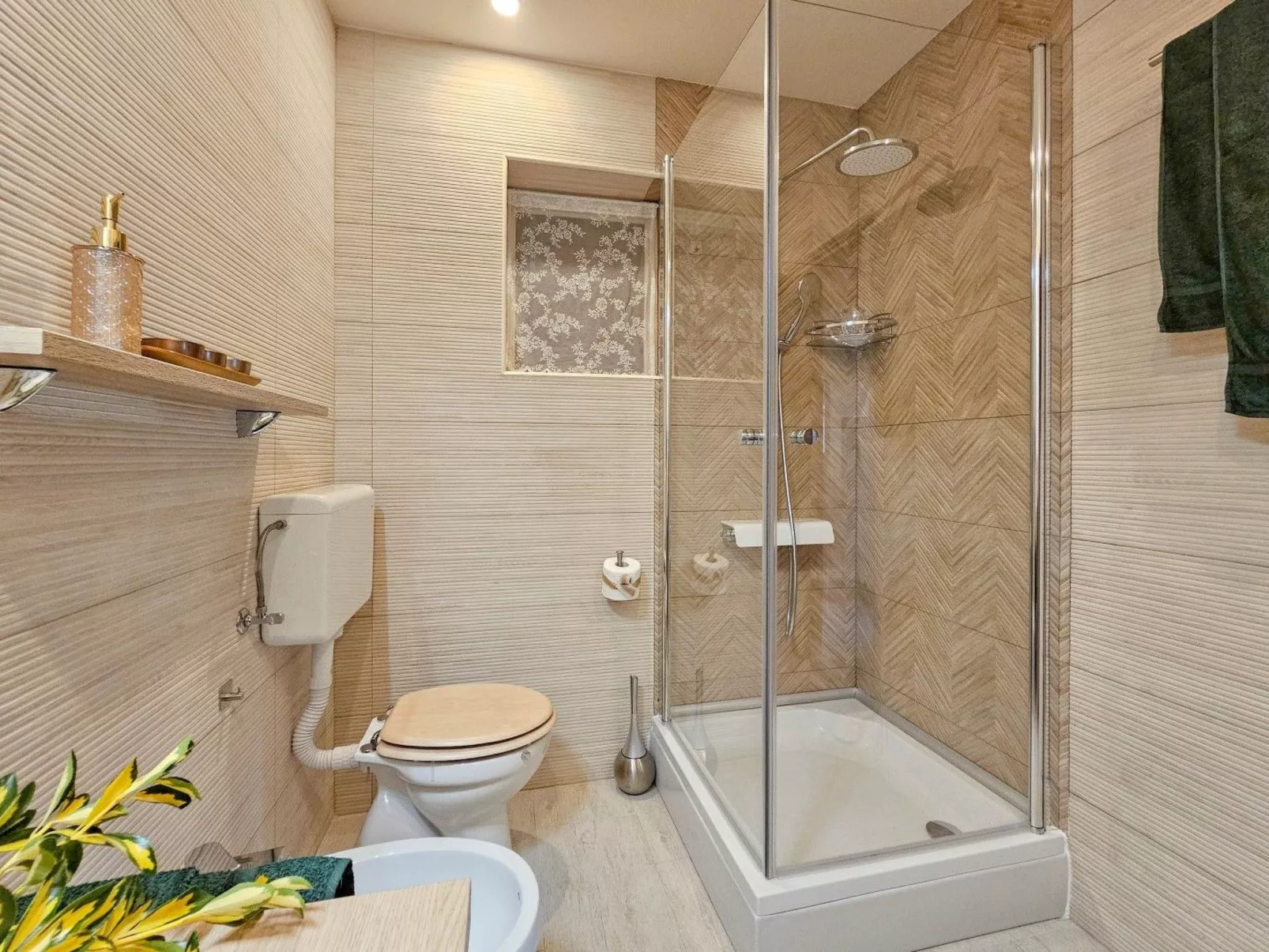 Schöne Ferienwohnung Romana-Drinnen