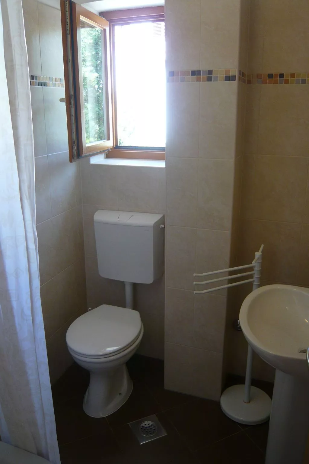 "Mia" mit Blick auf das Wasser-Drinnen