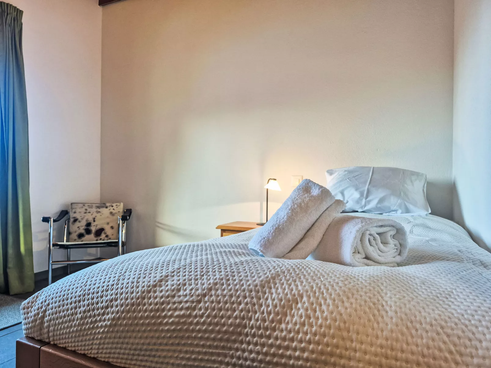 Les Genets 167D-Inside