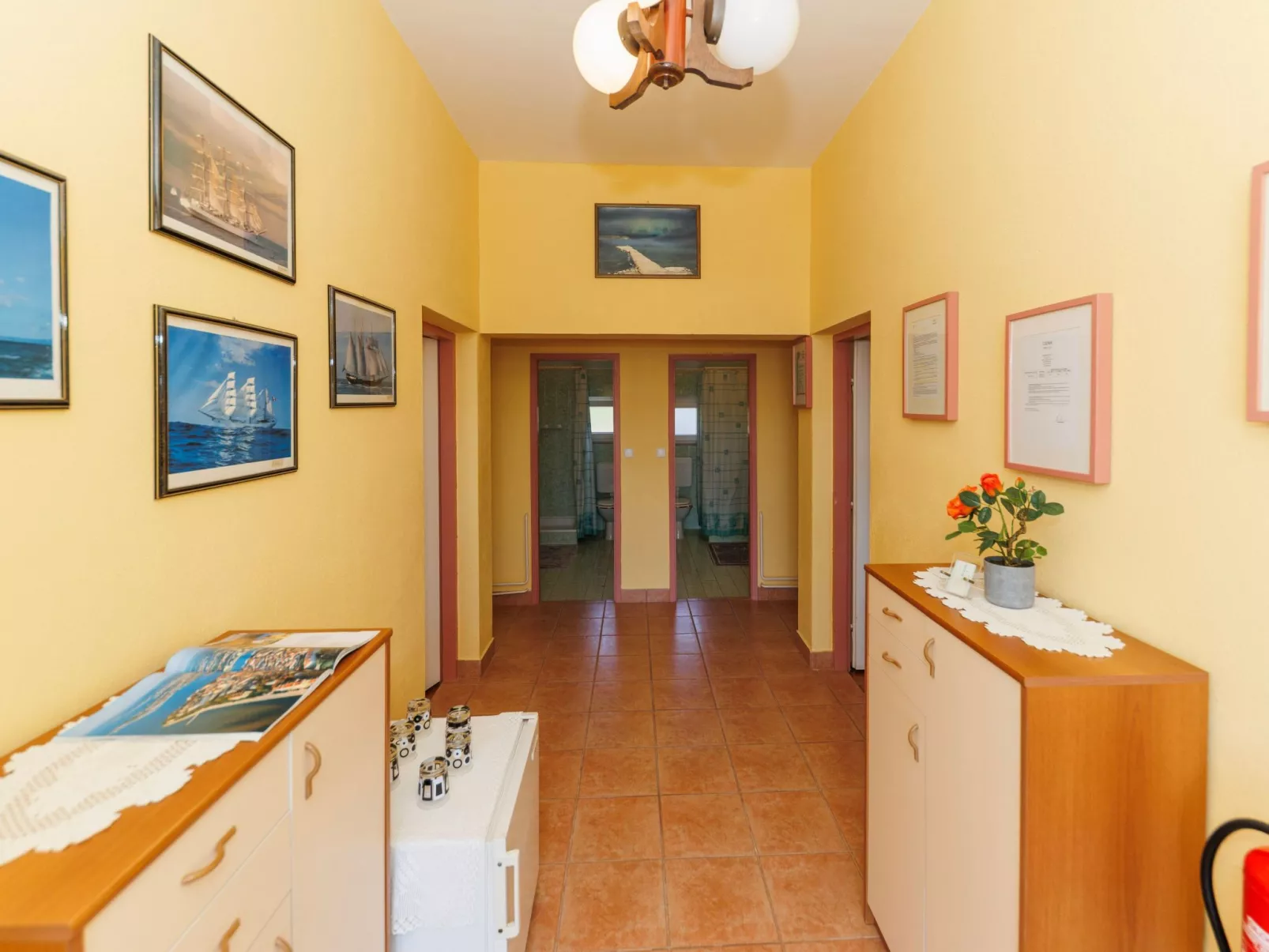 "Zara" mit Blick auf das Wasser-Dedans