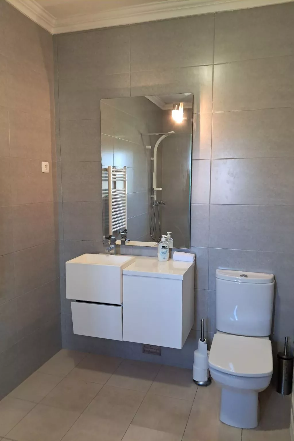 Unknown Accommodation-Dedans