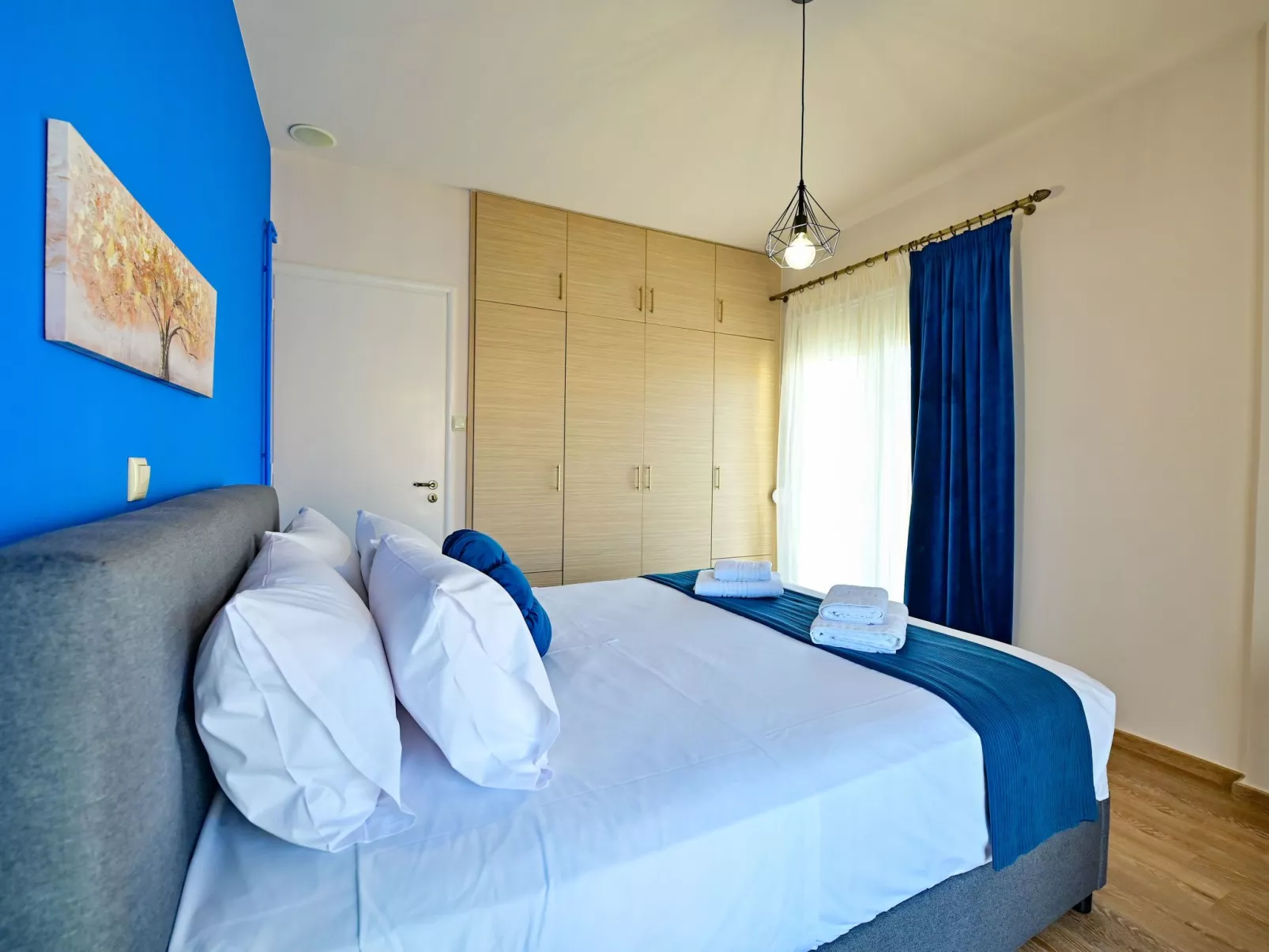 Royal Blue Central House "by Checkin"-Inside