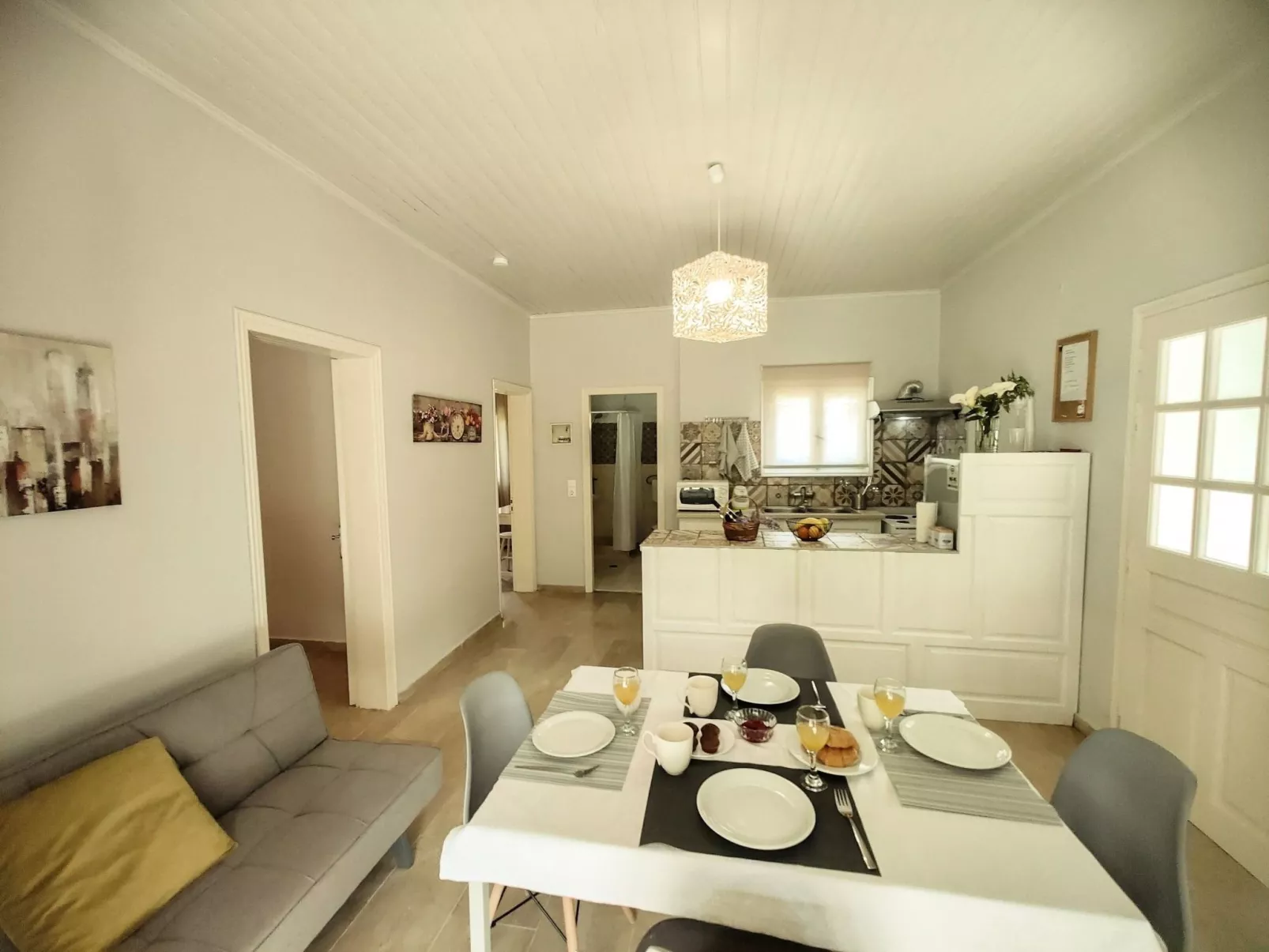 Geräumige Wohnung mit zwei Schlafzimmern in der Nähe des Sandstrandes-Inside