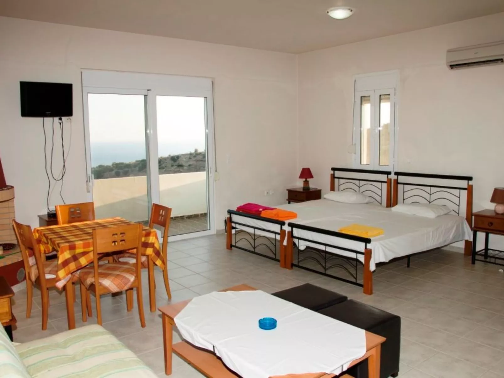 Paterakis Studios Triopetra-Dedans