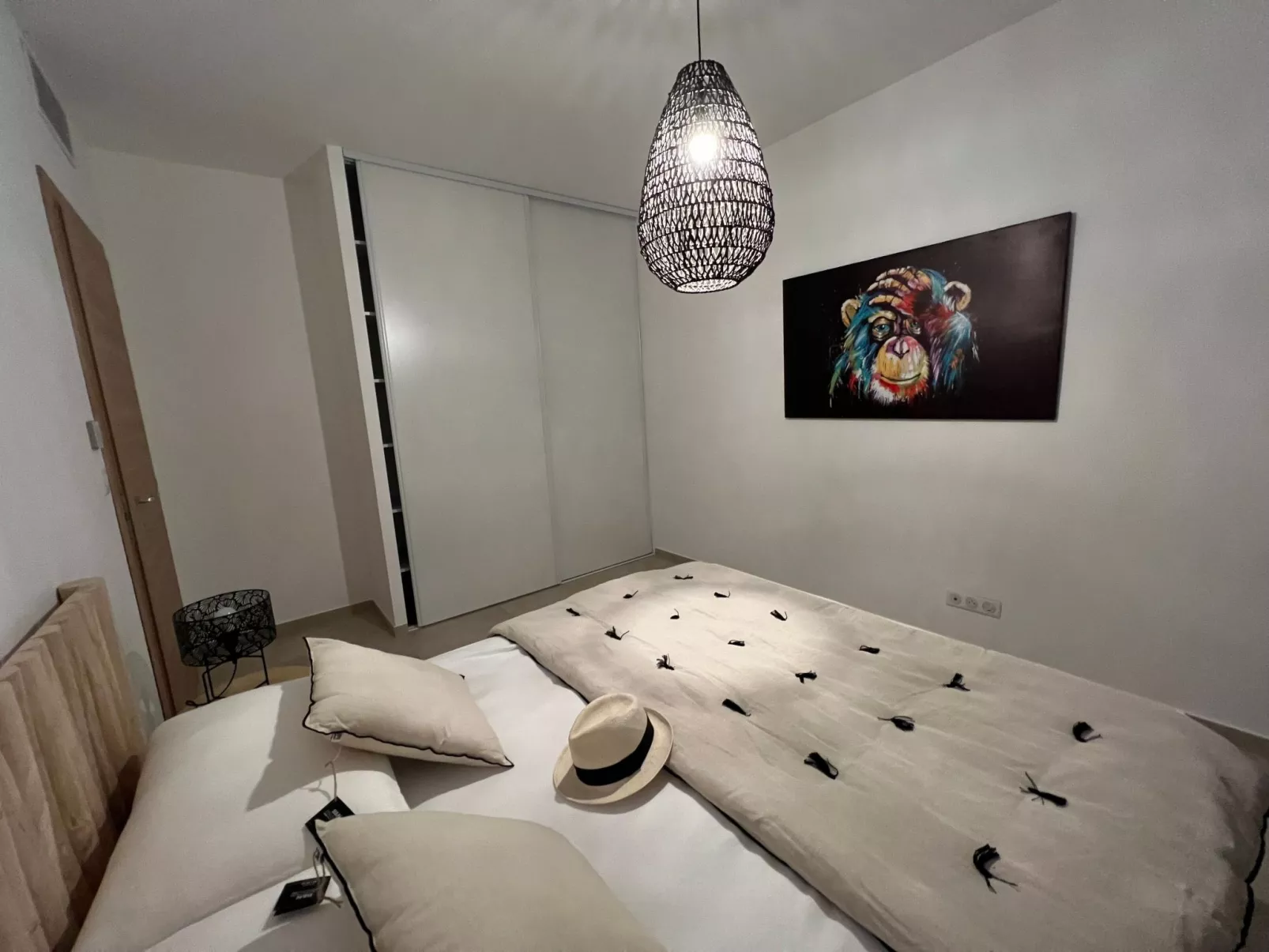 ISULA-RED_BEAUTIFUL_VIEW.-Drinnen