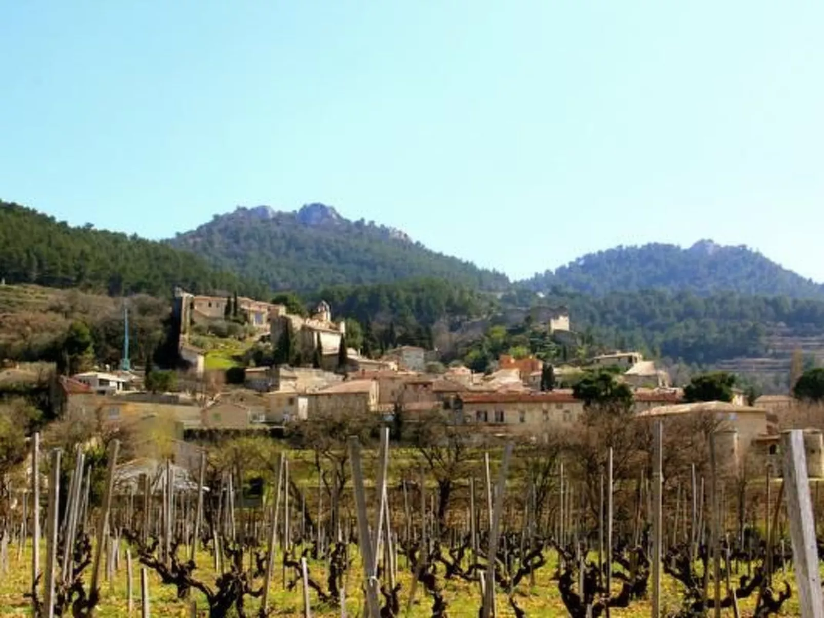 Provenzalisches Haus aus Naturstein in Gigondas-Outside