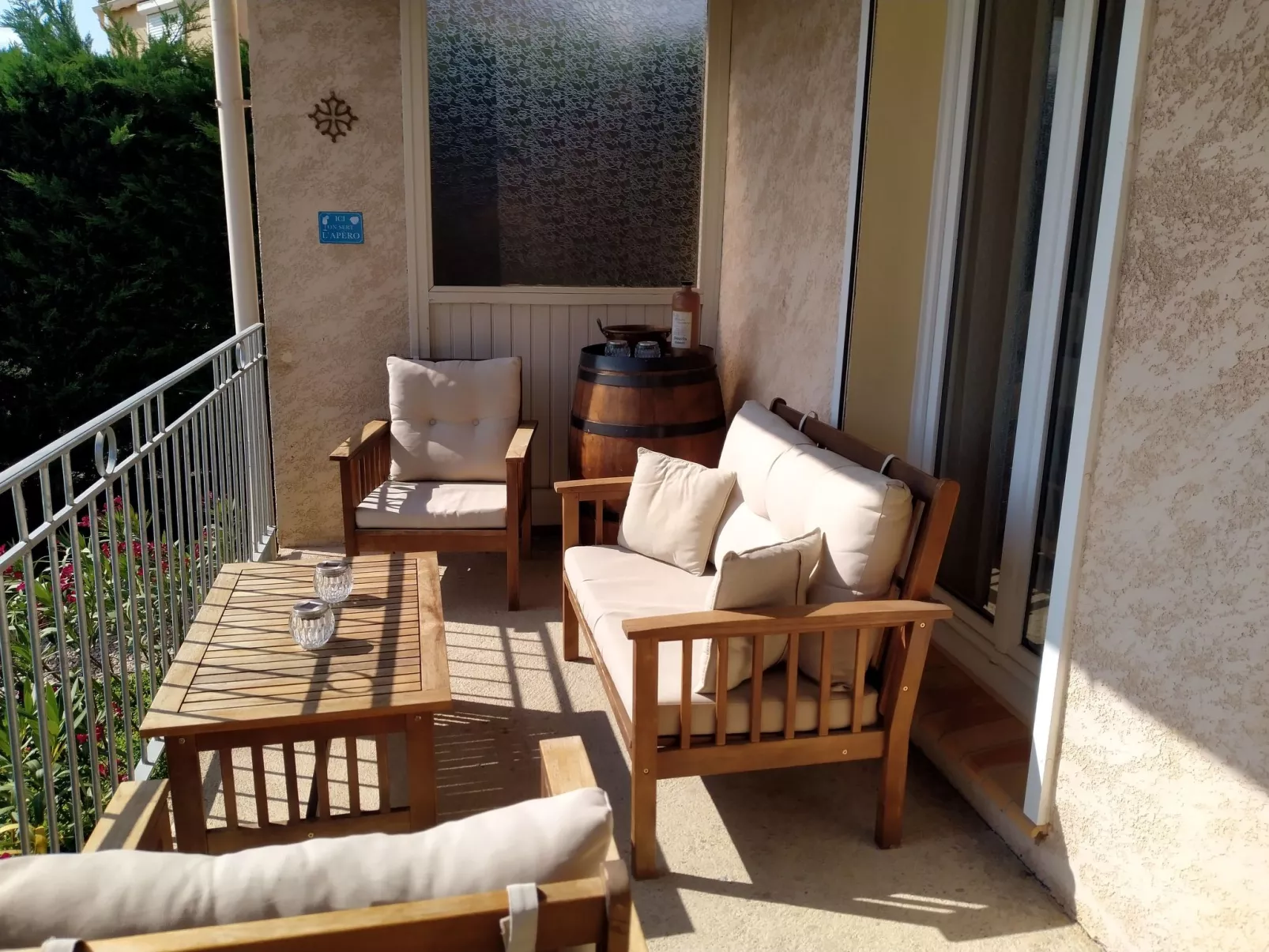 Inmitten der Weinberge Lucinkas-Drinnen