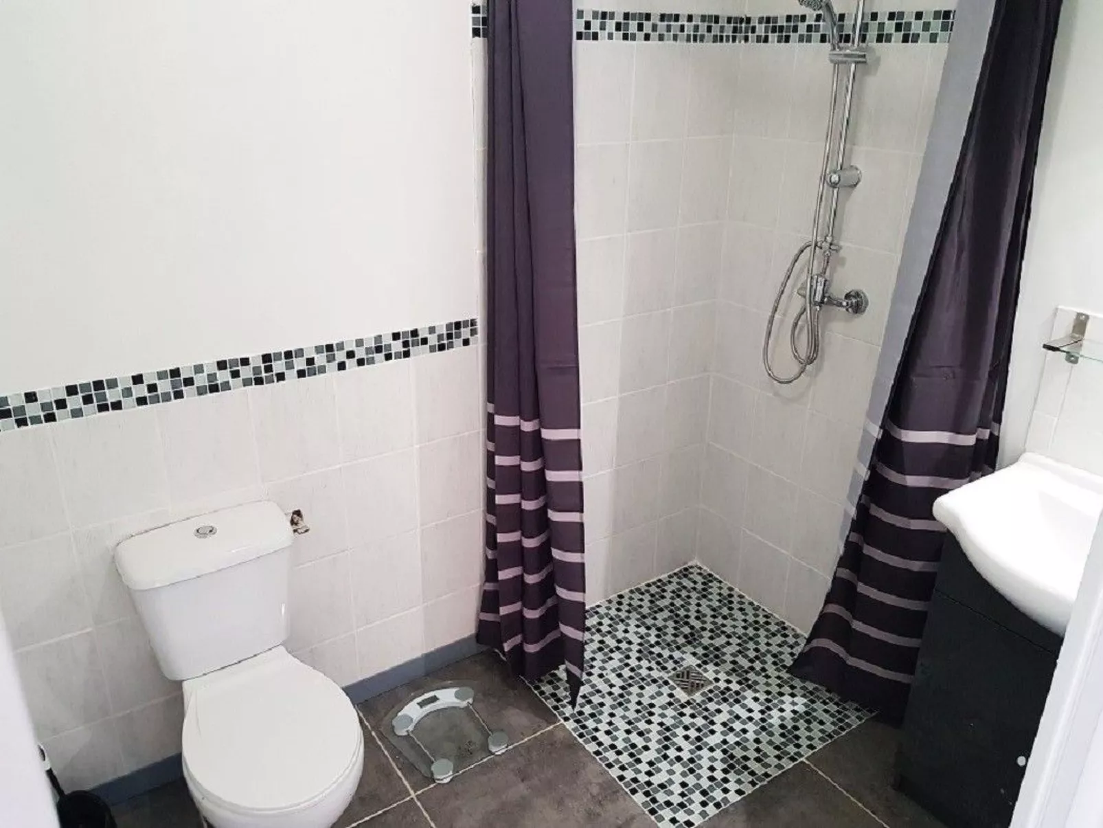 Hütte für vier Personen-Dedans