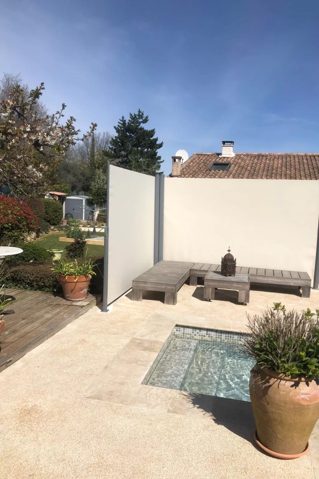 Mimet la diote, Ausflug in die Sonne und in die Ruhe-Outside