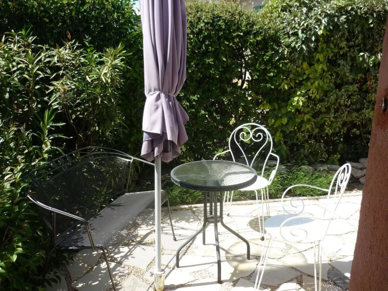 Komfortables Ferienhaus mit Gemeinschaftspool-Draußen