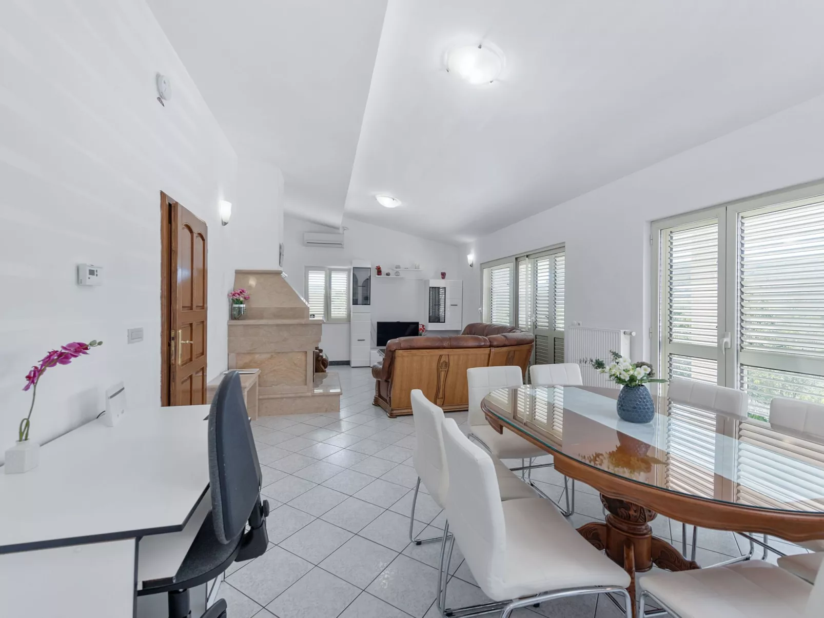 Anwesen "Villa Almas, Sauna, Fitnessraum, Multisport-Image-tags.info