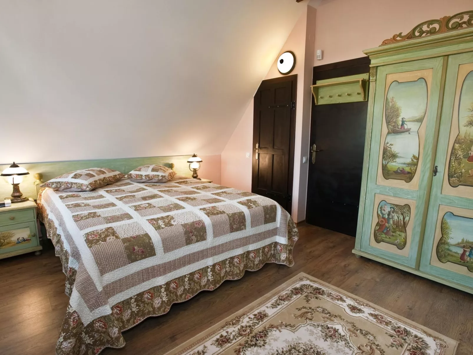 Kürzlich in eine Ferienvilla konvertiertes (2010), umfriedetes Haus aus der Sac-Inside