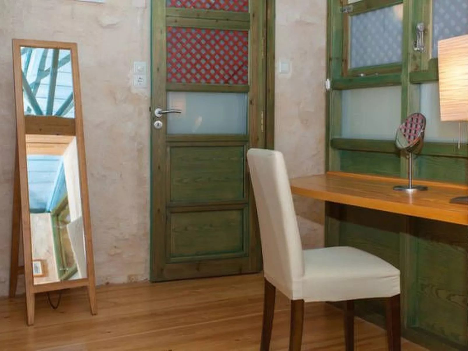 Mit privatem Pool in Roustika-Dedans