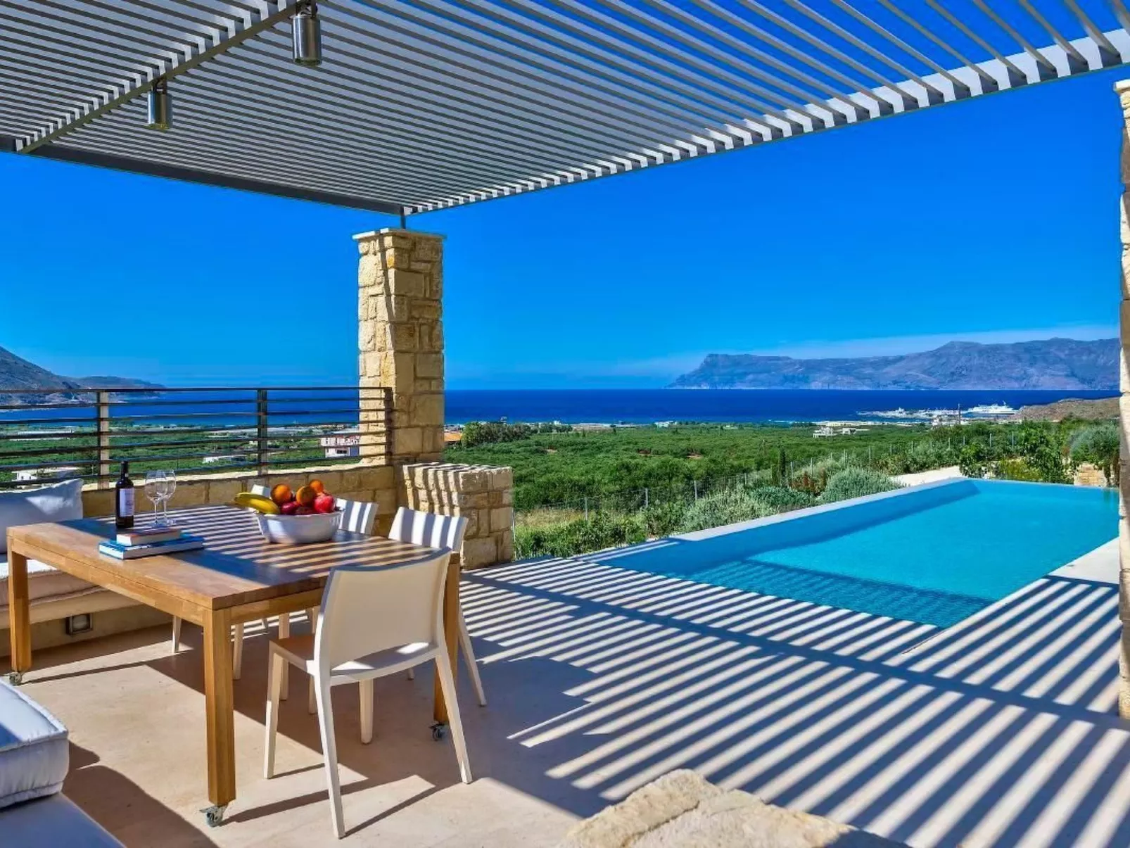 "Villa Charisma" mit eigenem Pool-Outside