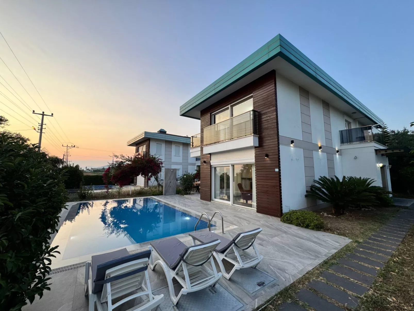 Genießen Sie Ihre sonnige Reise mit "NarVilla"-Image-tags.info