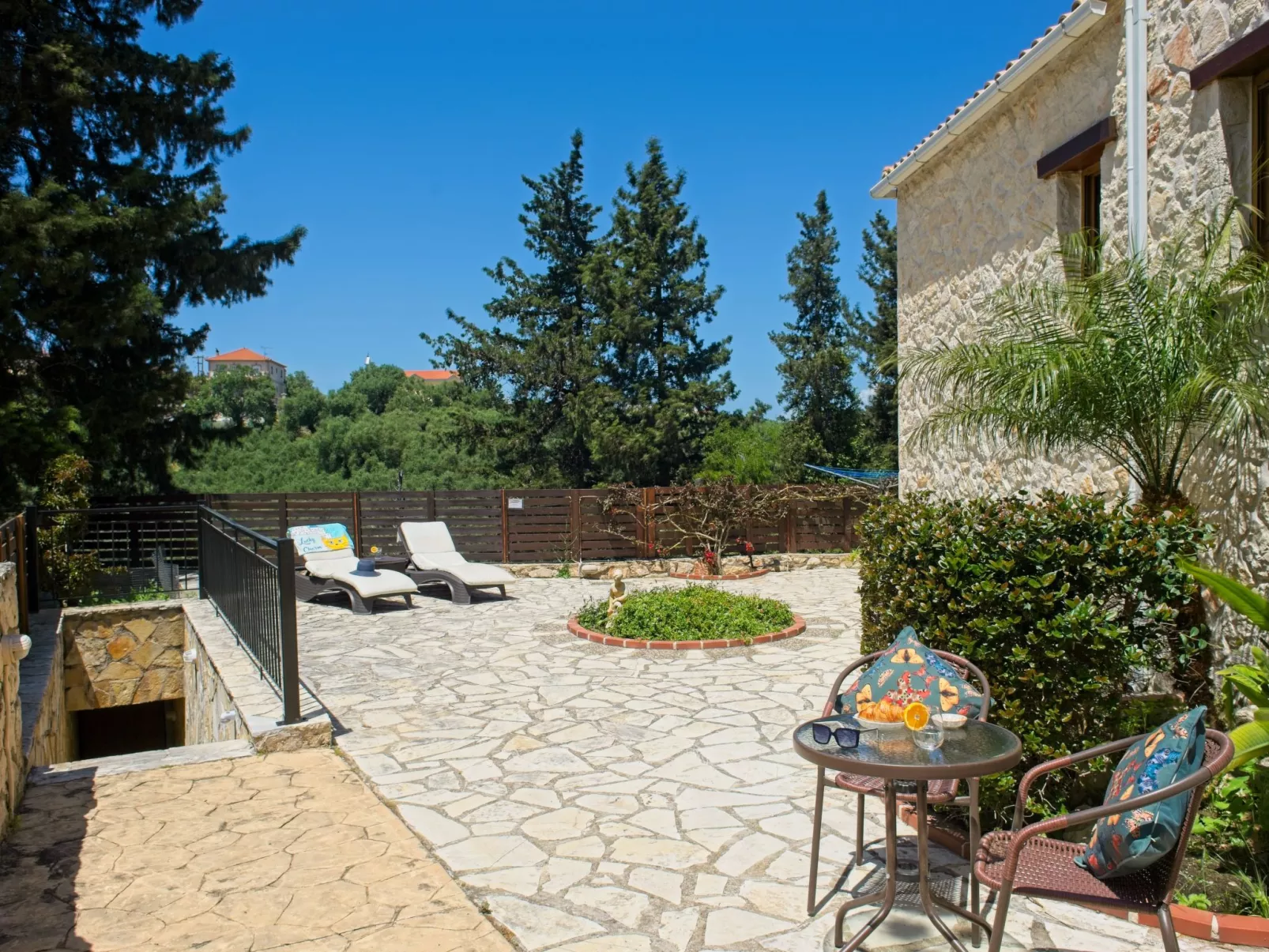 Traditionelle Villa mit privatem Pool-Draußen