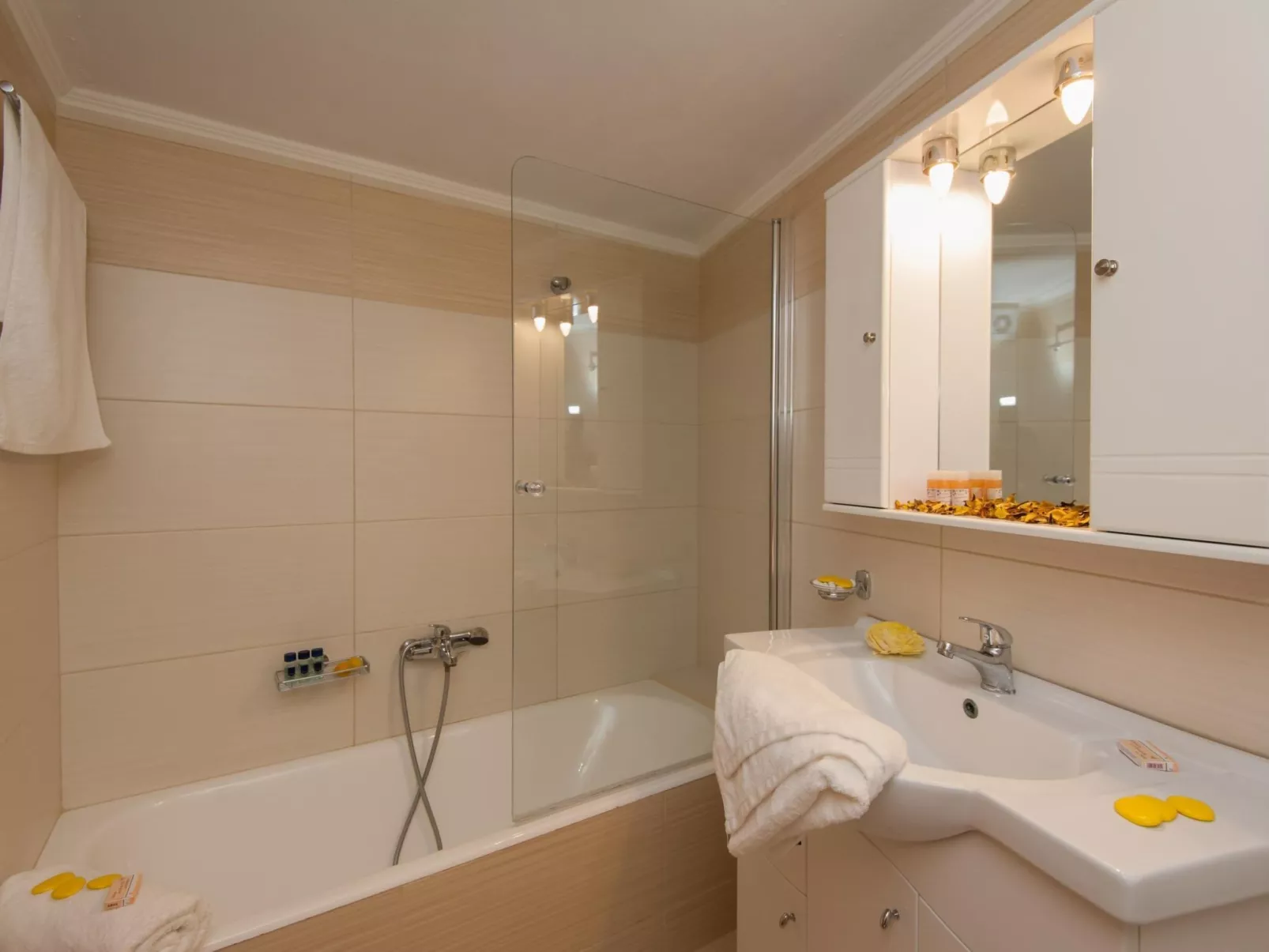 Schönes Haus in Panormos mit kleinem Garten-Dedans