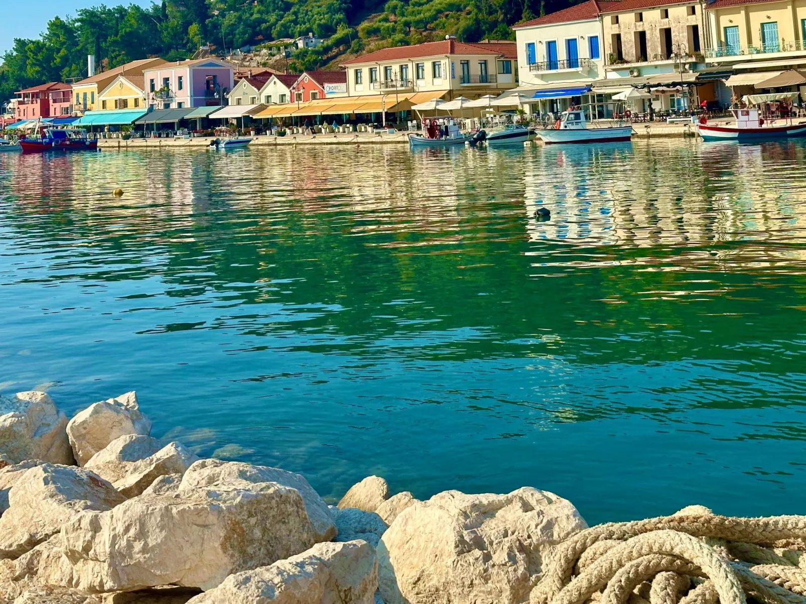 Apartment mit Meer- und Gartenblick - Genari Beach-Image-tags.info