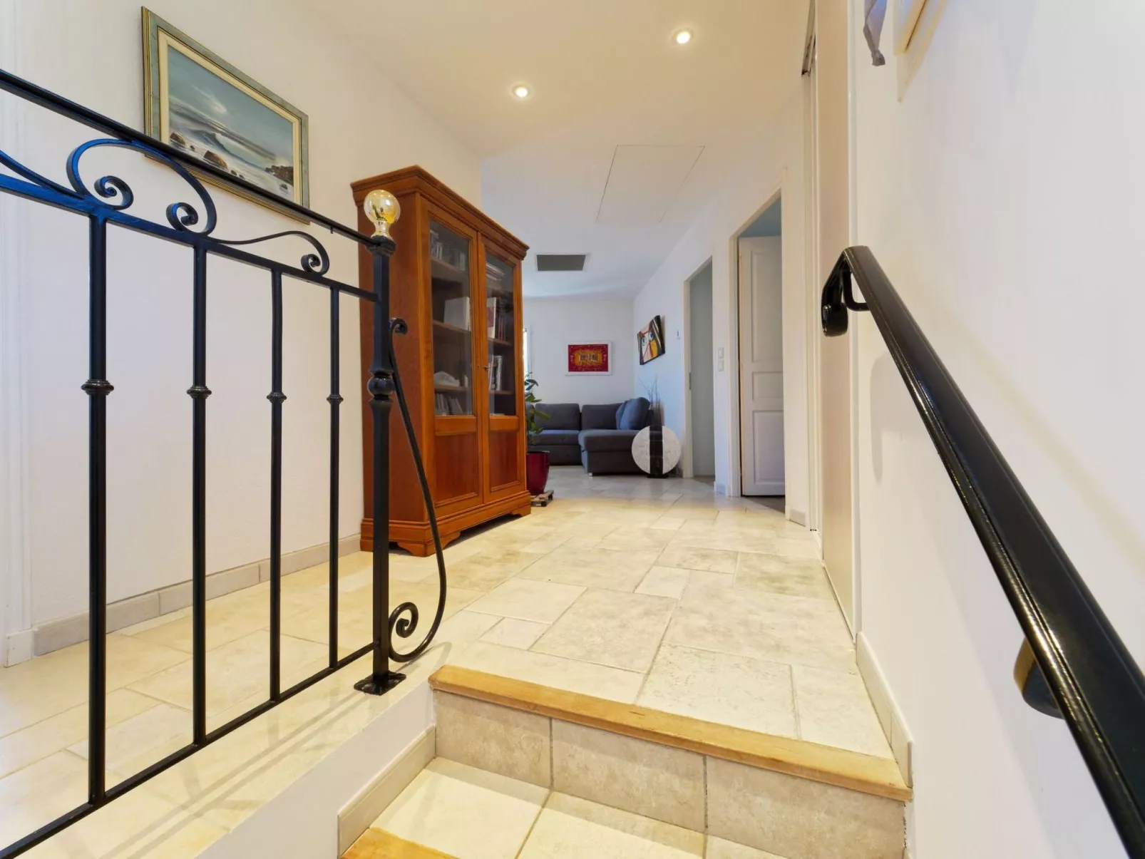 Mit eigenem Pool-Drinnen