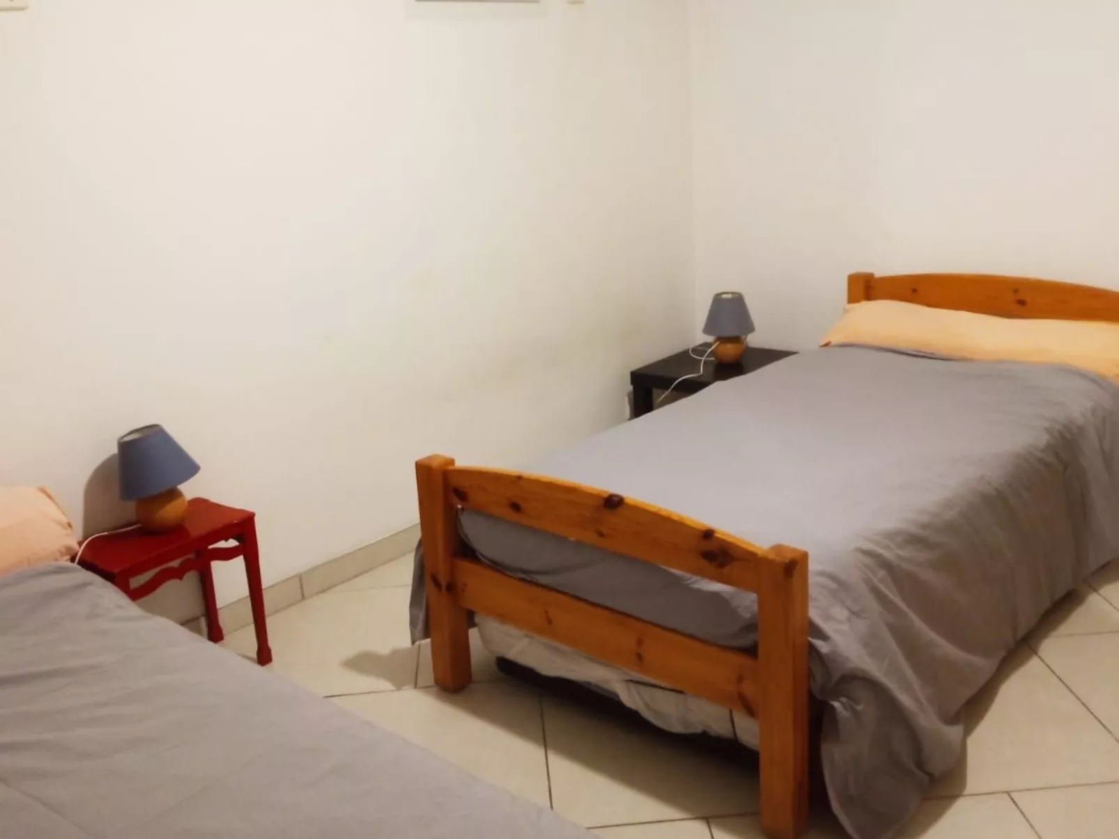 La petite maison sous les pinins-innenpool-Drinnen