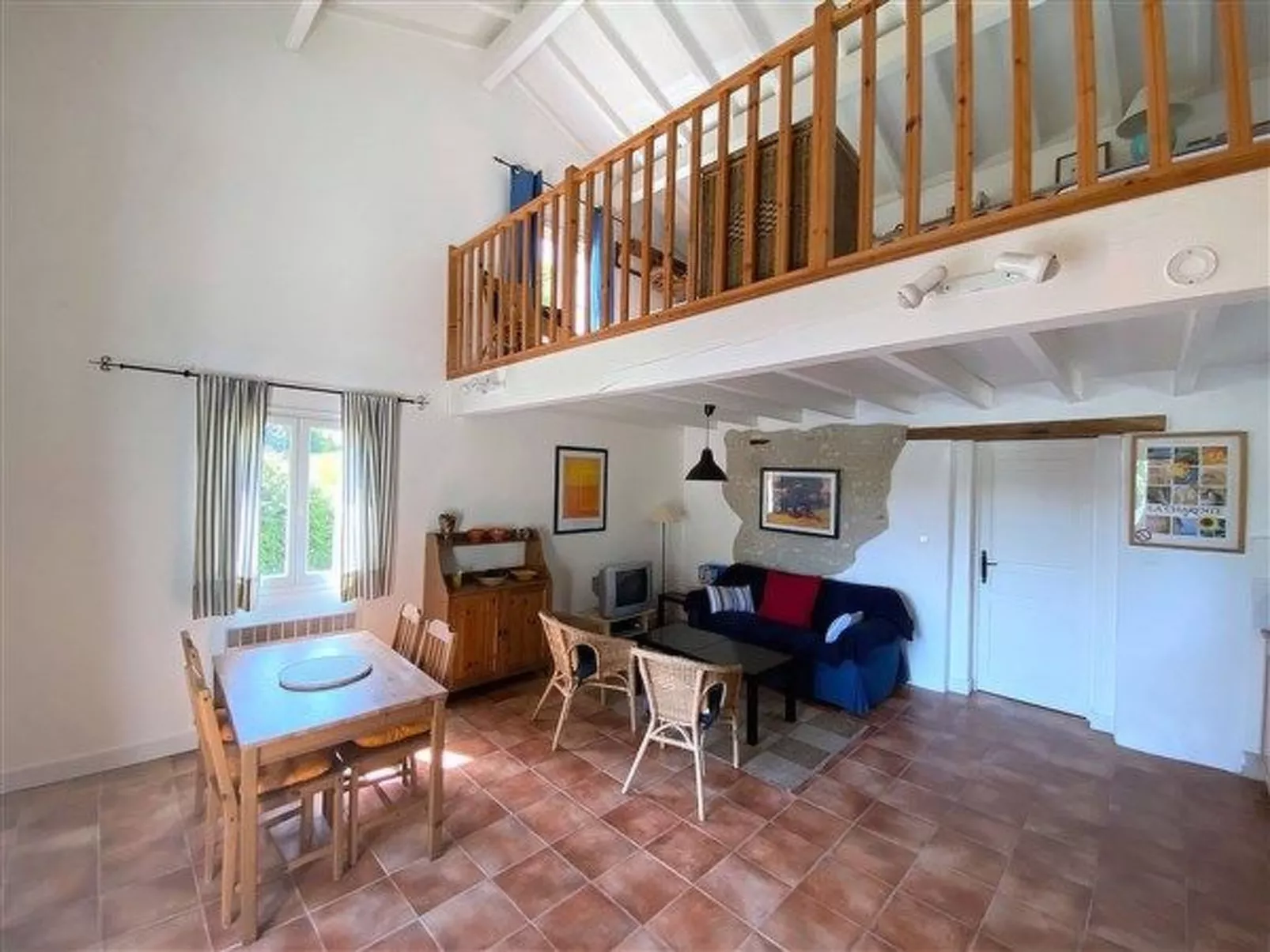 Domaine des Prairies de Latry-Inside