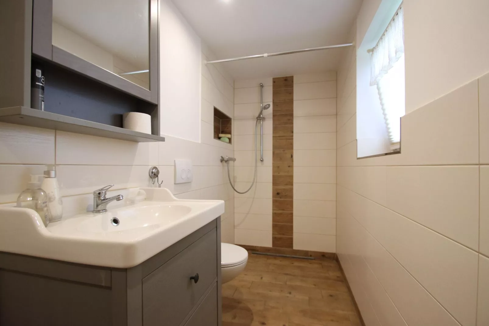Reetdachhaus-Bathroom