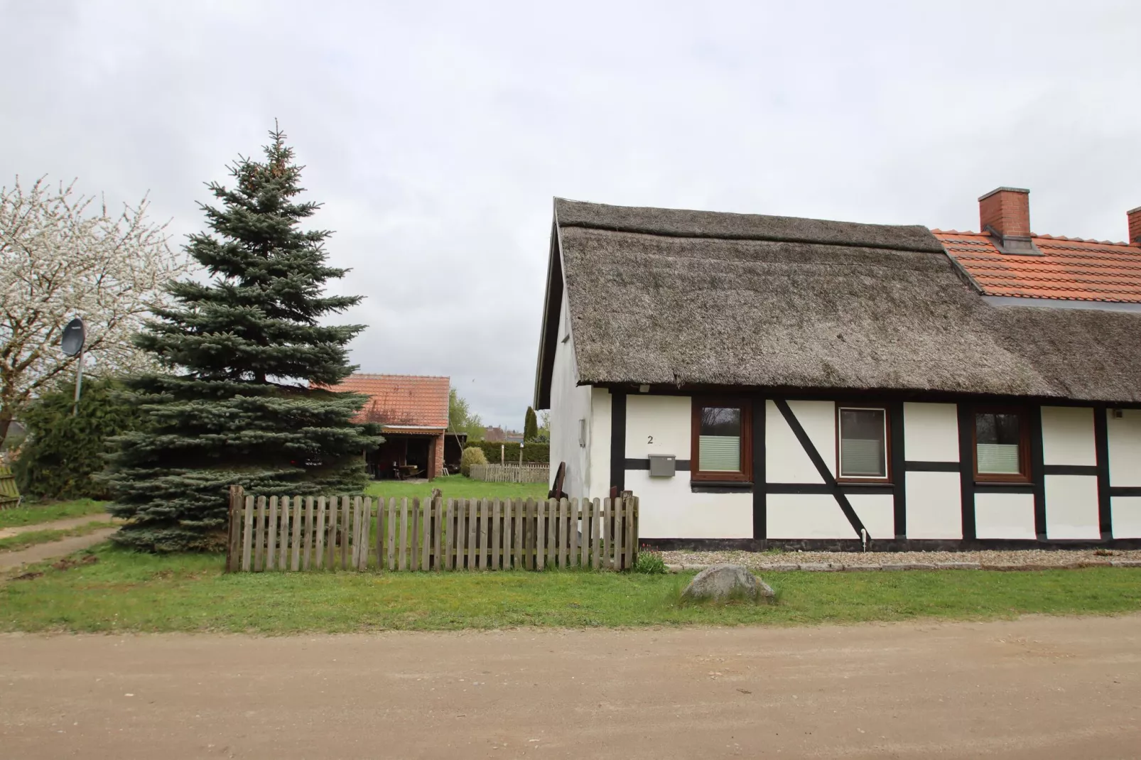 Reetdachhaus-Exterior summer