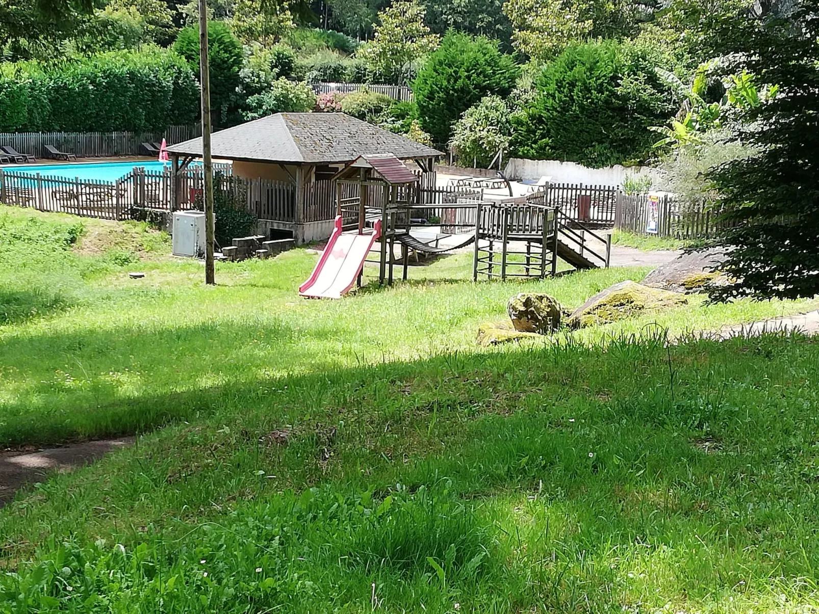 Chalet B10 Yemanisi in der Dordogne-Outside