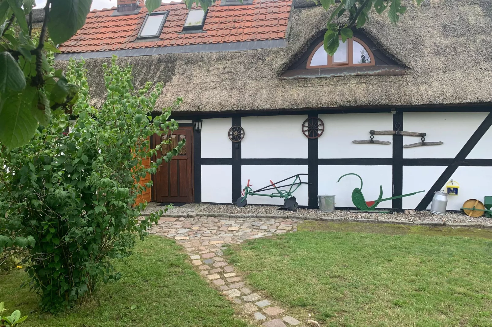 Reetdachhaus-Gardens summer