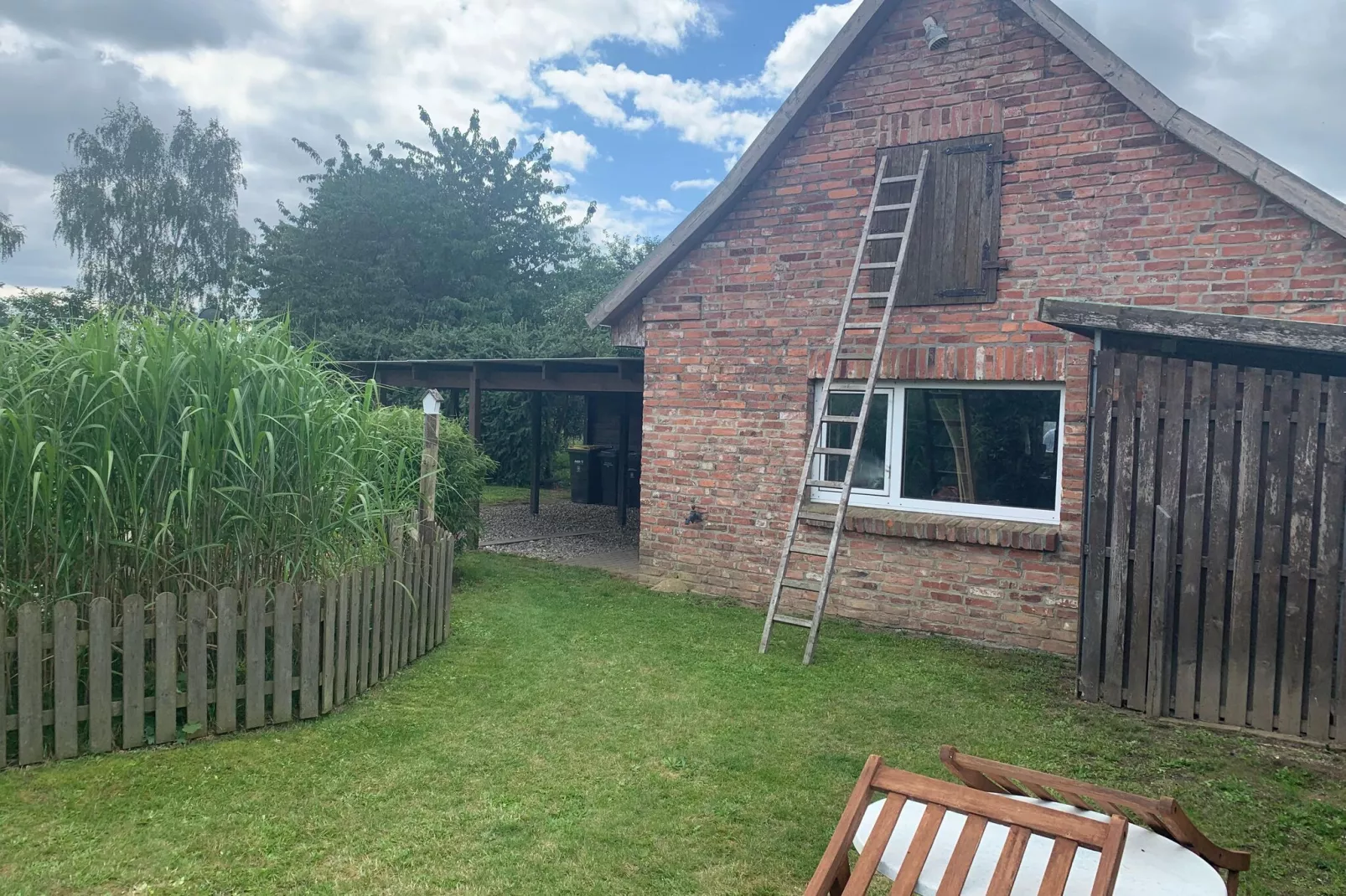 Reetdachhaus-Gardens summer