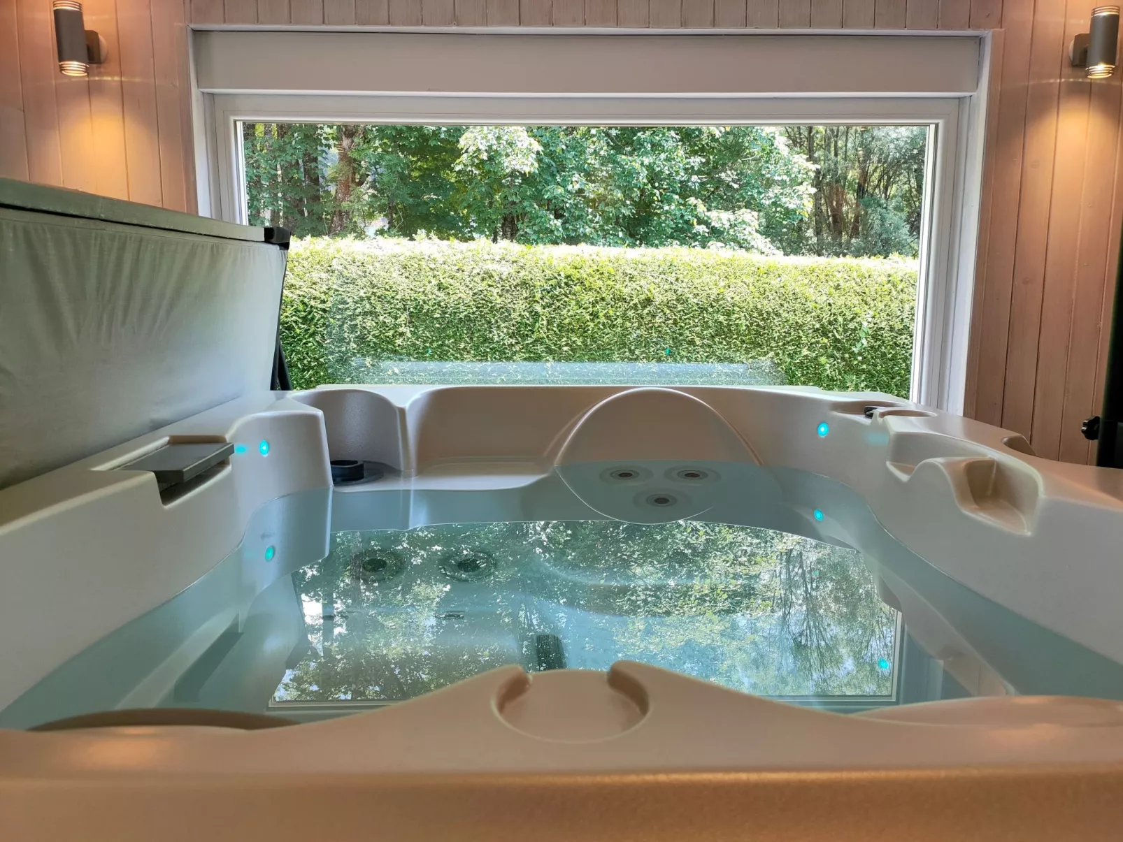 1805 Bis mit Spa und Sauna-Outside