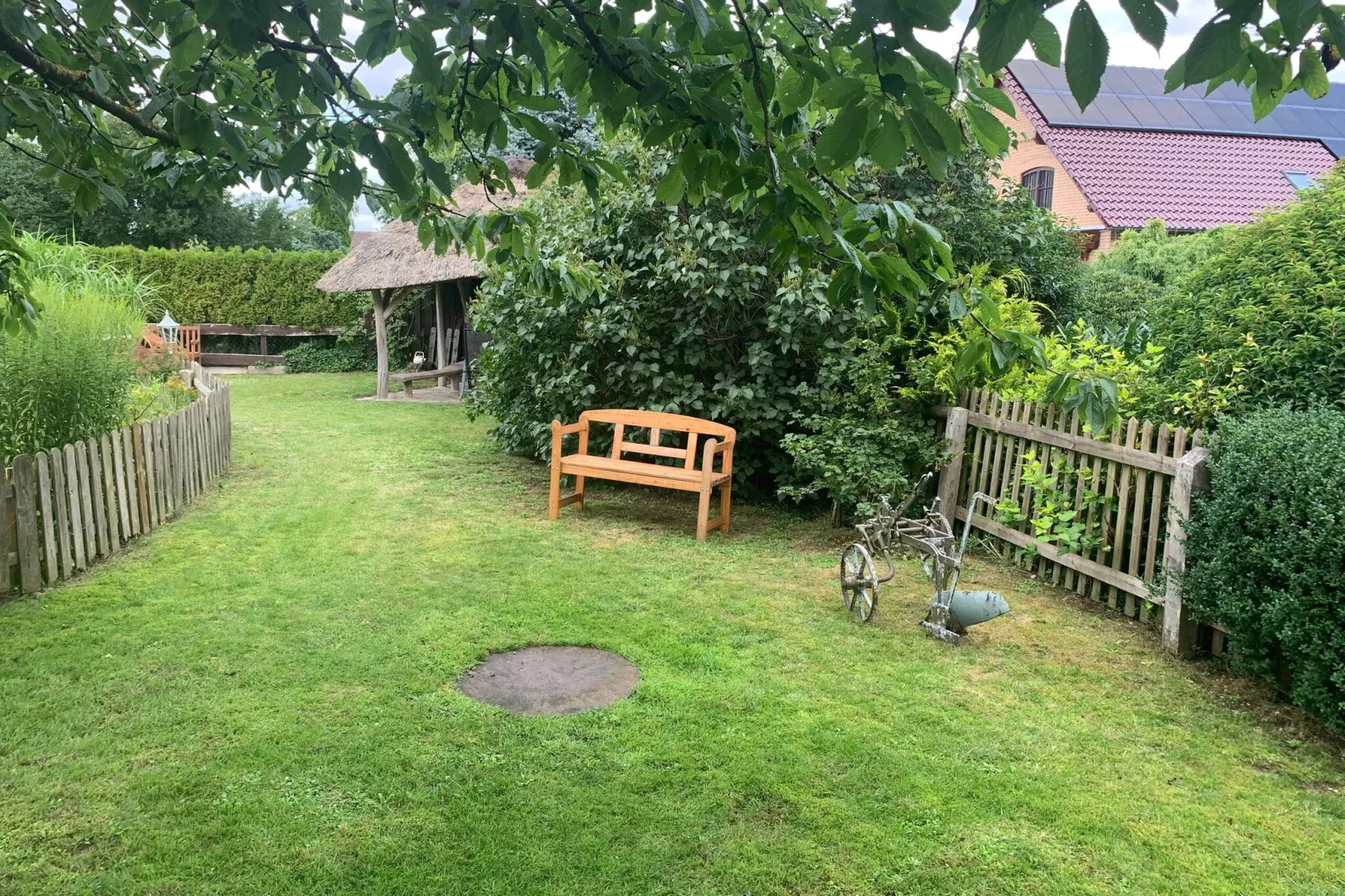 Reetdachhaus-Gardens summer