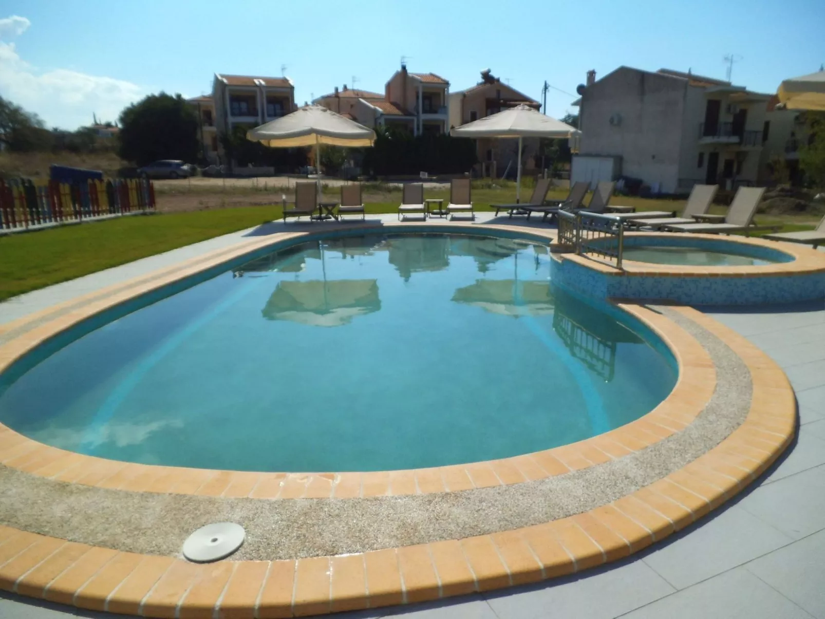 Finikas Garden Studios Pool Garten-Outside