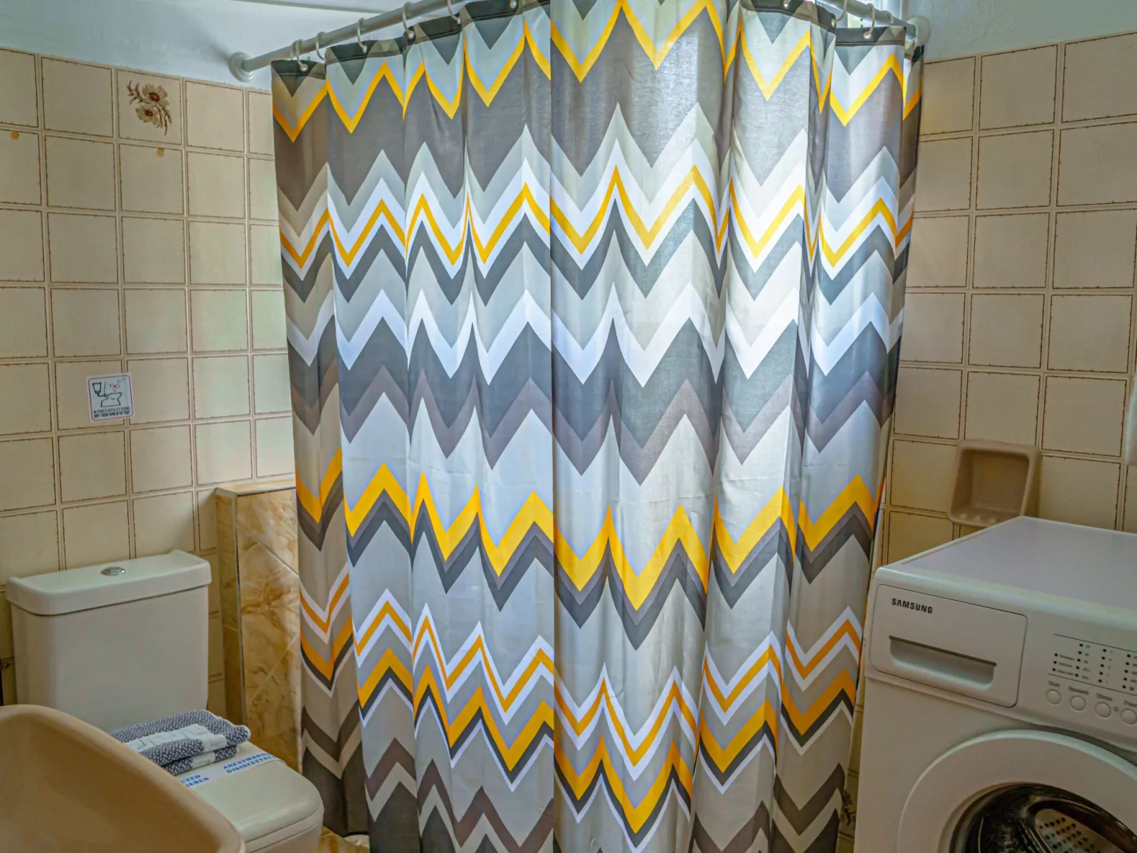 In Nisaki mit Pool-Drinnen