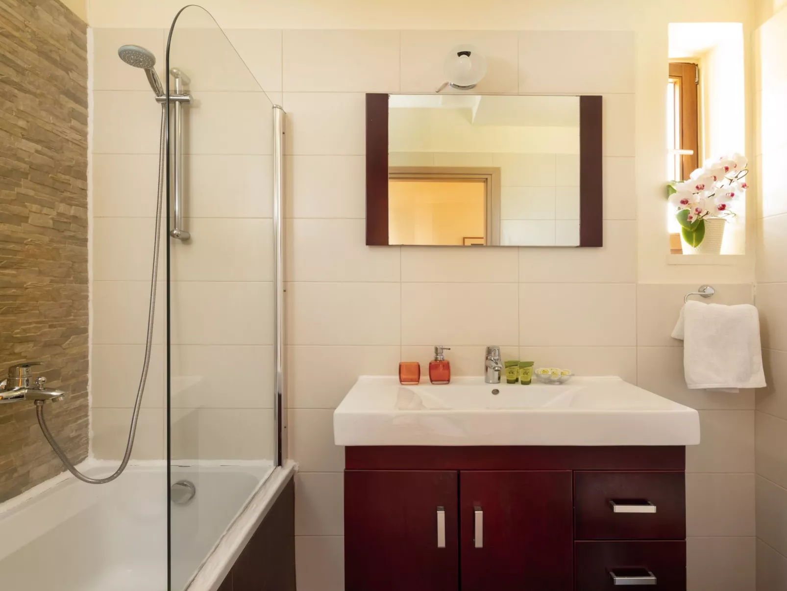 "Villa Erontas" mit Blick auf das Wasser-Inside