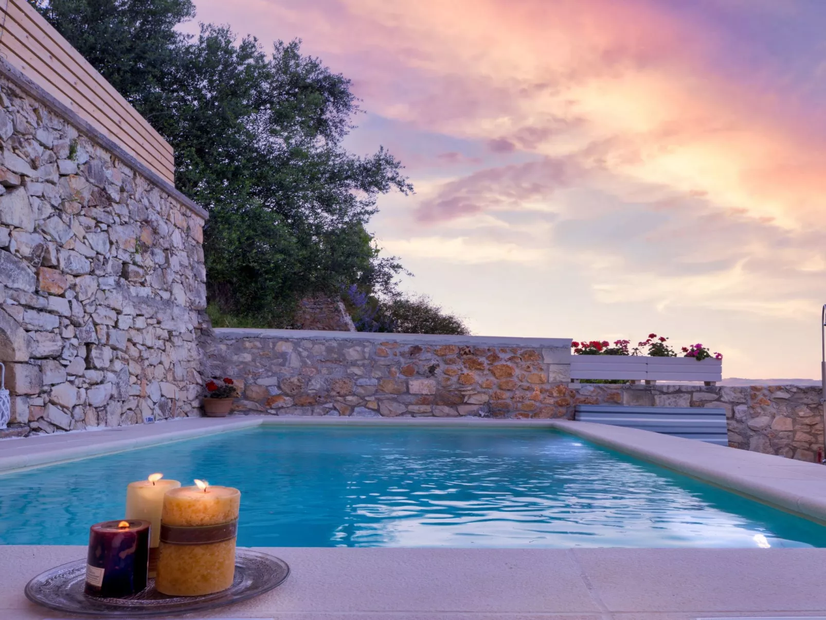 "Villa Aladanos" mit privatem Pool-Outside