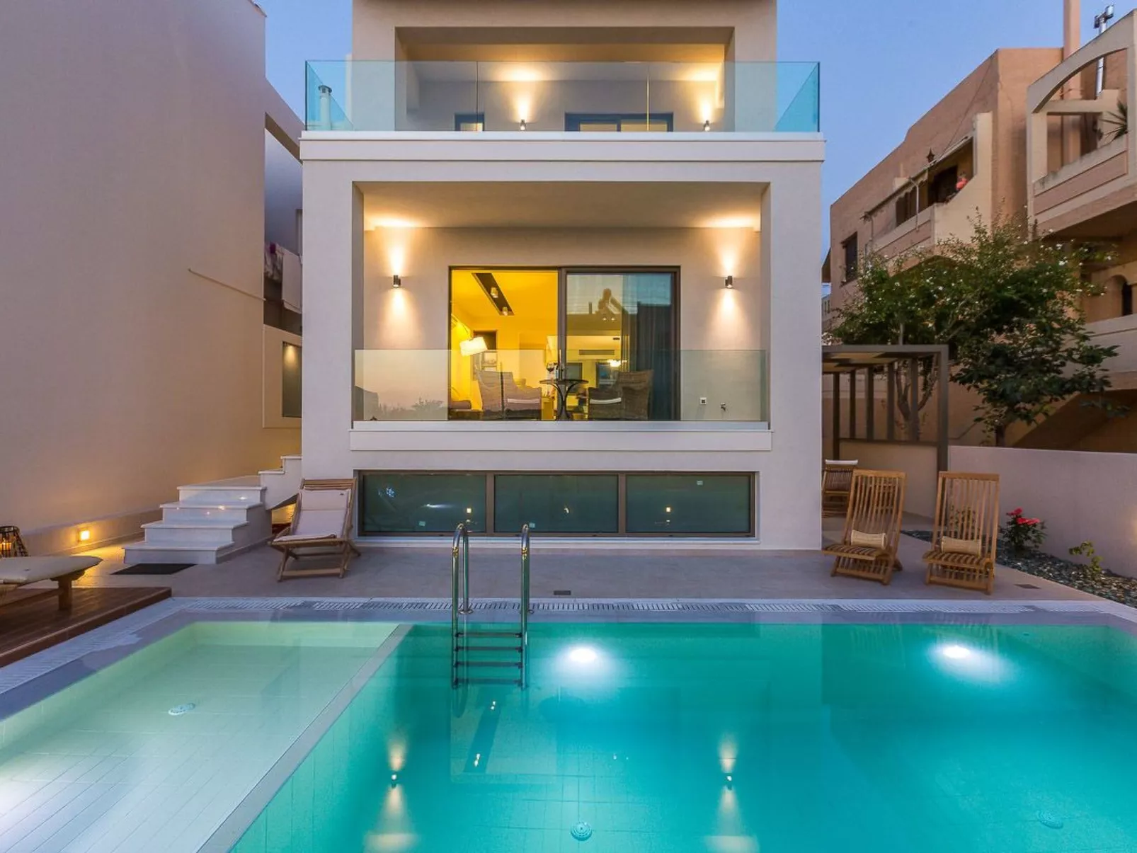 Villa Amelia I Kostenloser 8-Sitzer Mini-Van und Pool-Outside