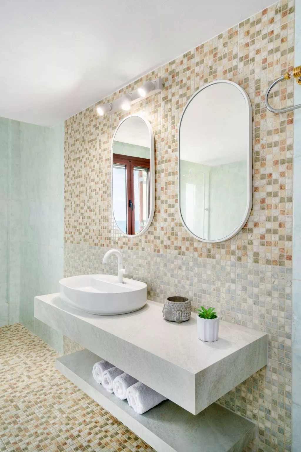 Villa mit Meerblick und privatem Pool, BBQ 1,5km vom Strand entfernt-Drinnen